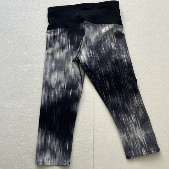 Sugoi Capri Leggings Size Small - Picture 6 of 6